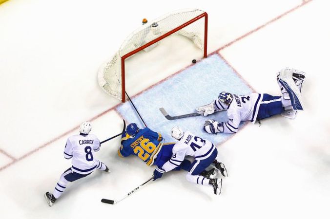 9855053-nhl-toronto-maple-leafs-at-st-louis-blues-1-1-vadapt-767-high-0